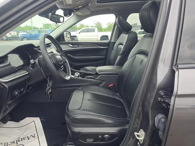 Used 2023 Gray Jeep Limited image 3