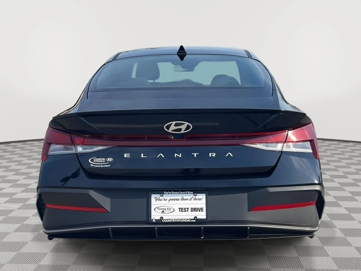Used 2025 Abyss Black Hyundai SEL Sport image 7