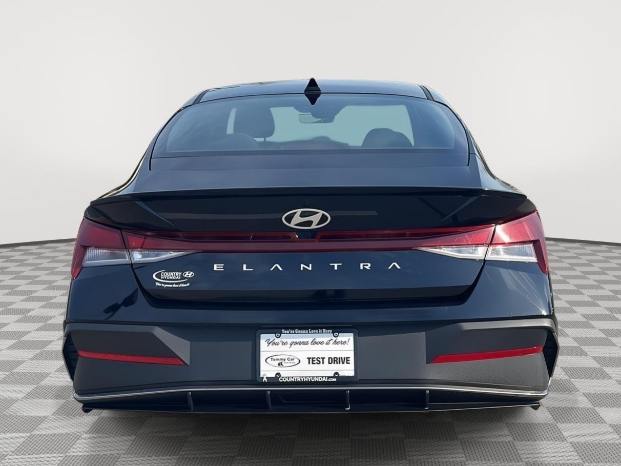 Used 2025 Abyss Black Hyundai SEL Sport image 7