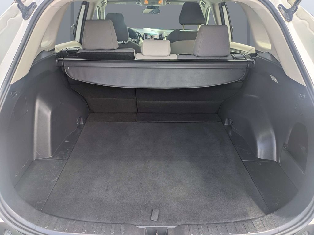 Used 2020 White Toyota XLE image 12