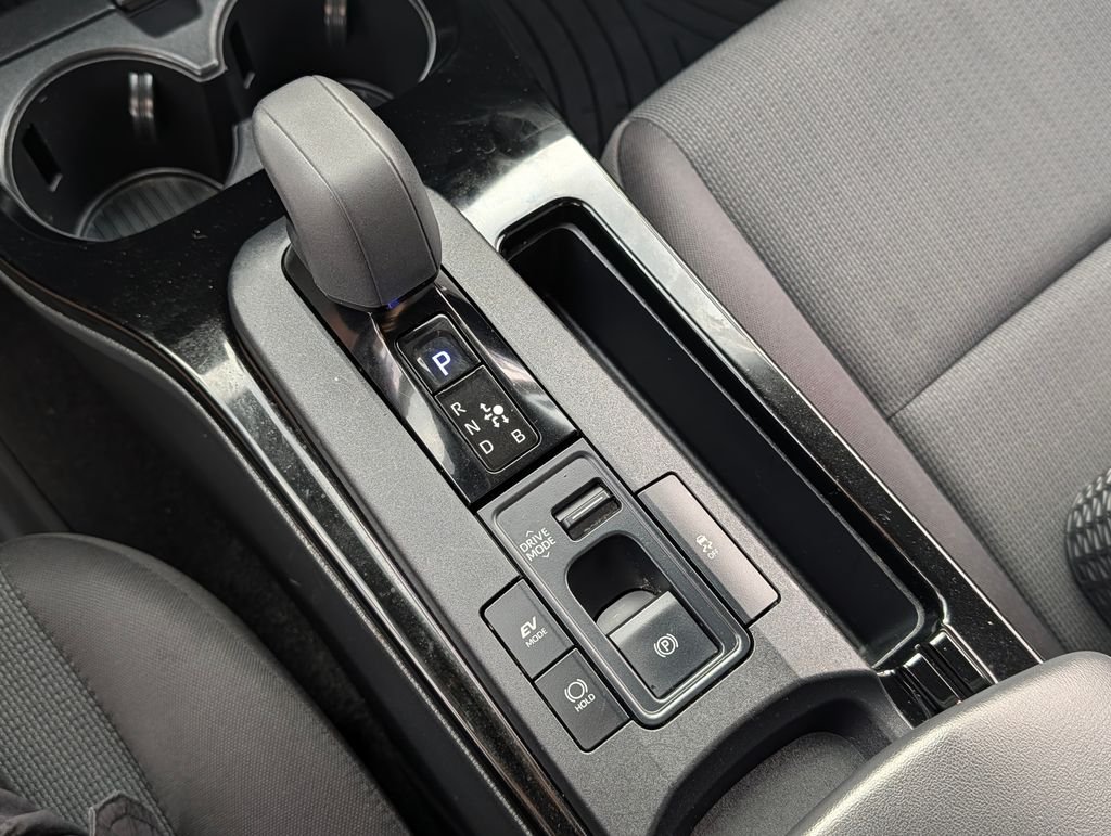 2024 Toyota Prius LE - Photo 26