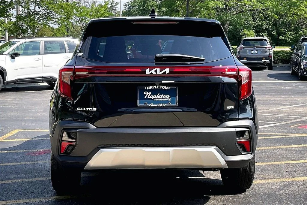 Used 2025 Black Kia LX image 3