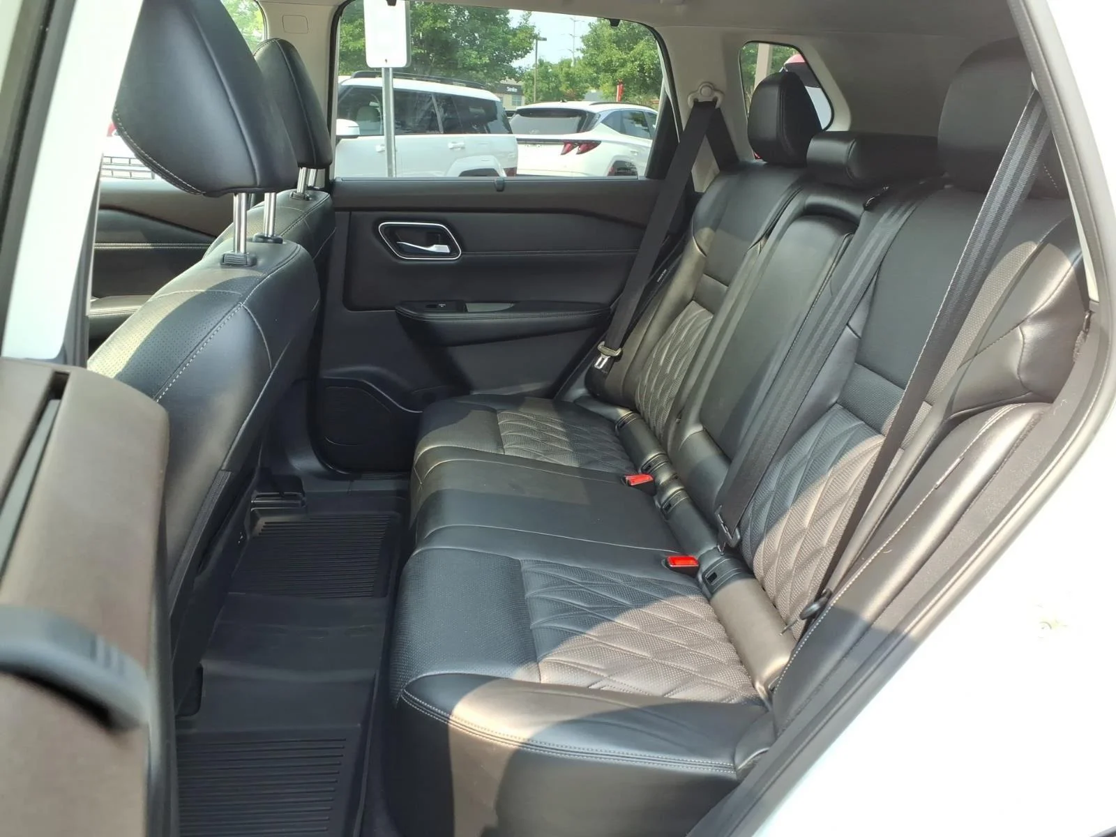 Used 2021 Pearl White Tricoat Nissan Platinum image 20