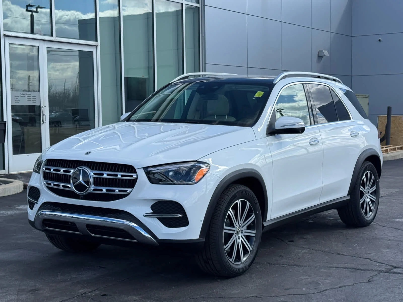 New 2026 Polar White Mercedes-Benz GLE 350 image 4