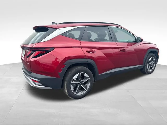 Used 2025  Hyundai SEL image 4