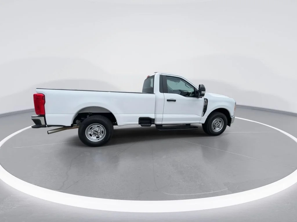 Used 2023 White Ford XL image 9