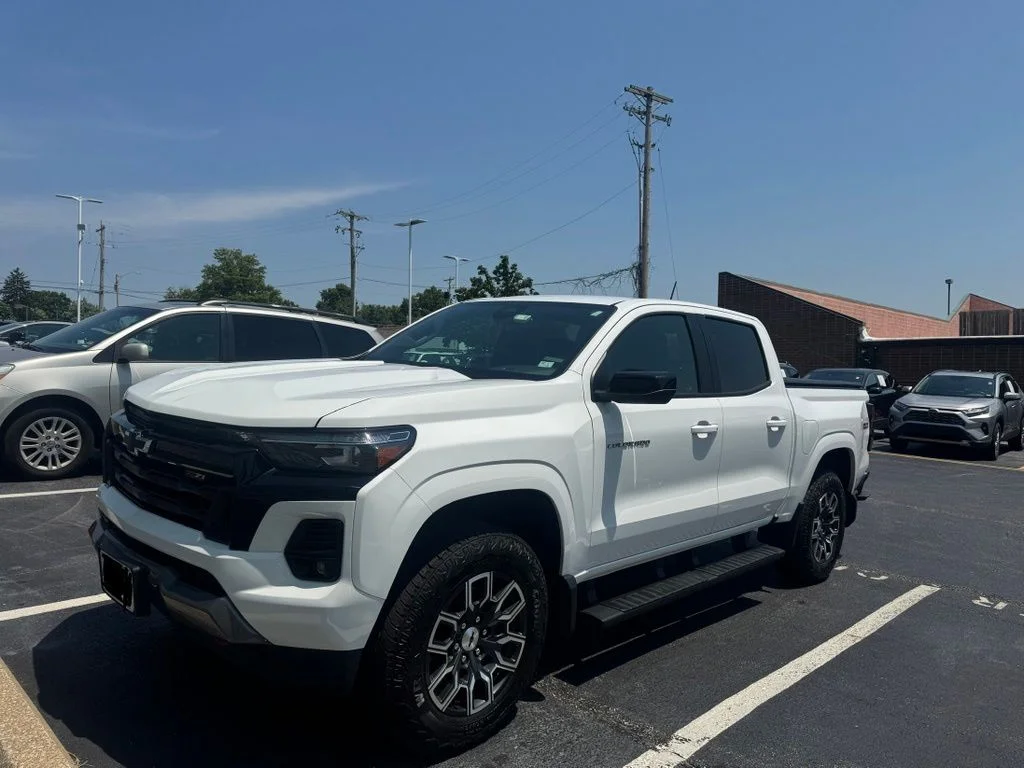 Used 2023 White Chevrolet Z71 image 2