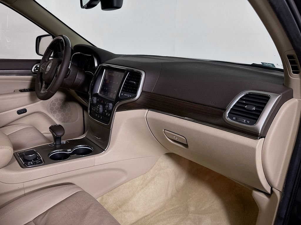 Used 2014 Brilliant Black Crystal Pearlcoat Jeep Overland image 30
