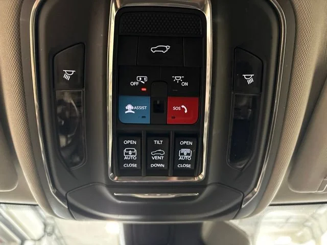 Used 2024 White Jeep Limited 4x4 image 25