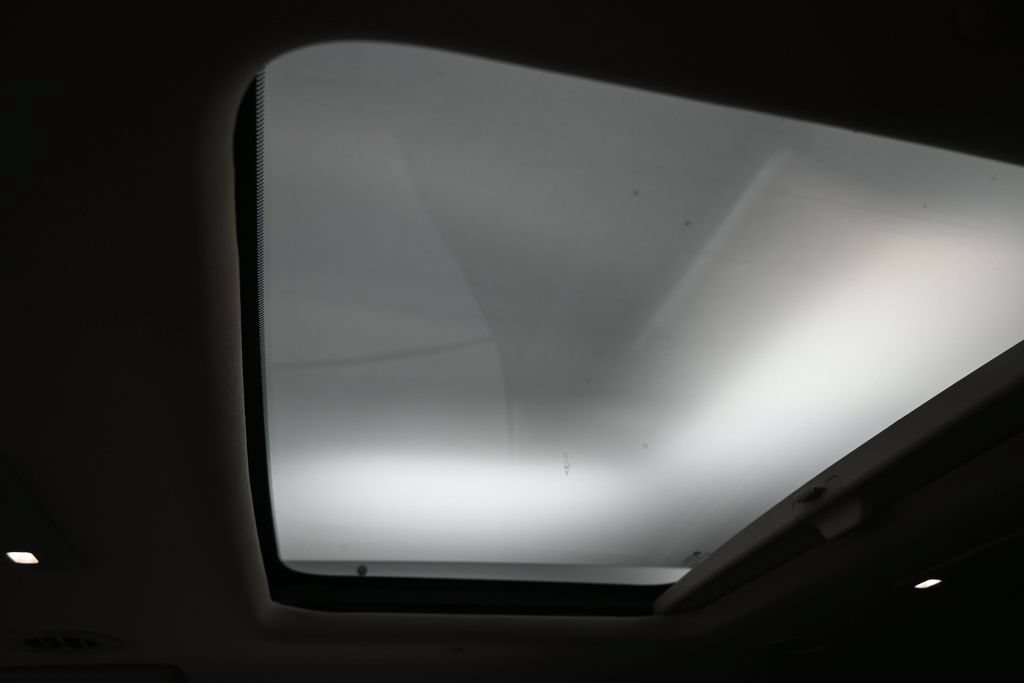Used 2022 Ebony Twilight Metallic GMC Denali image 27