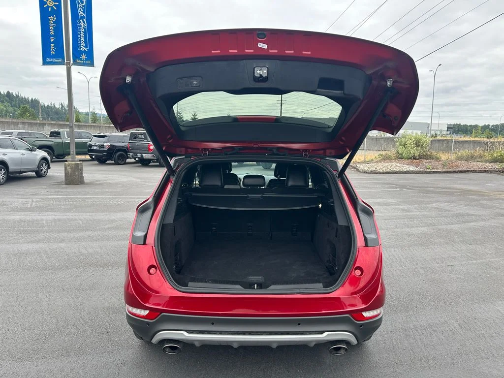 Used 2015 Red Lincoln Base image 11