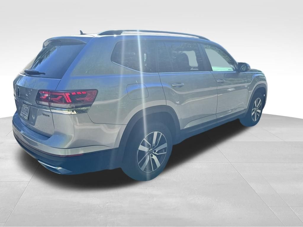 Used 2023 Silver Volkswagen 2.0T SE image 4