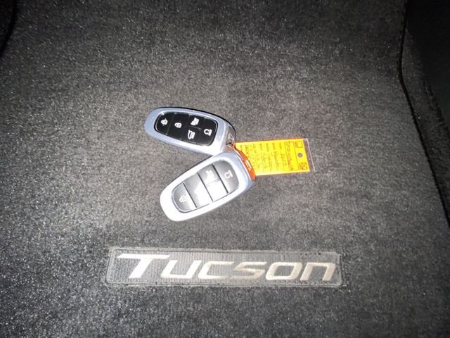 Used 2023 White Hyundai SEL Convenience image 30