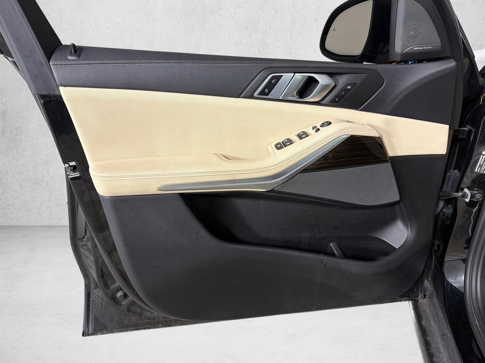 Used 2021 Jet Black BMW sDrive40i image 12
