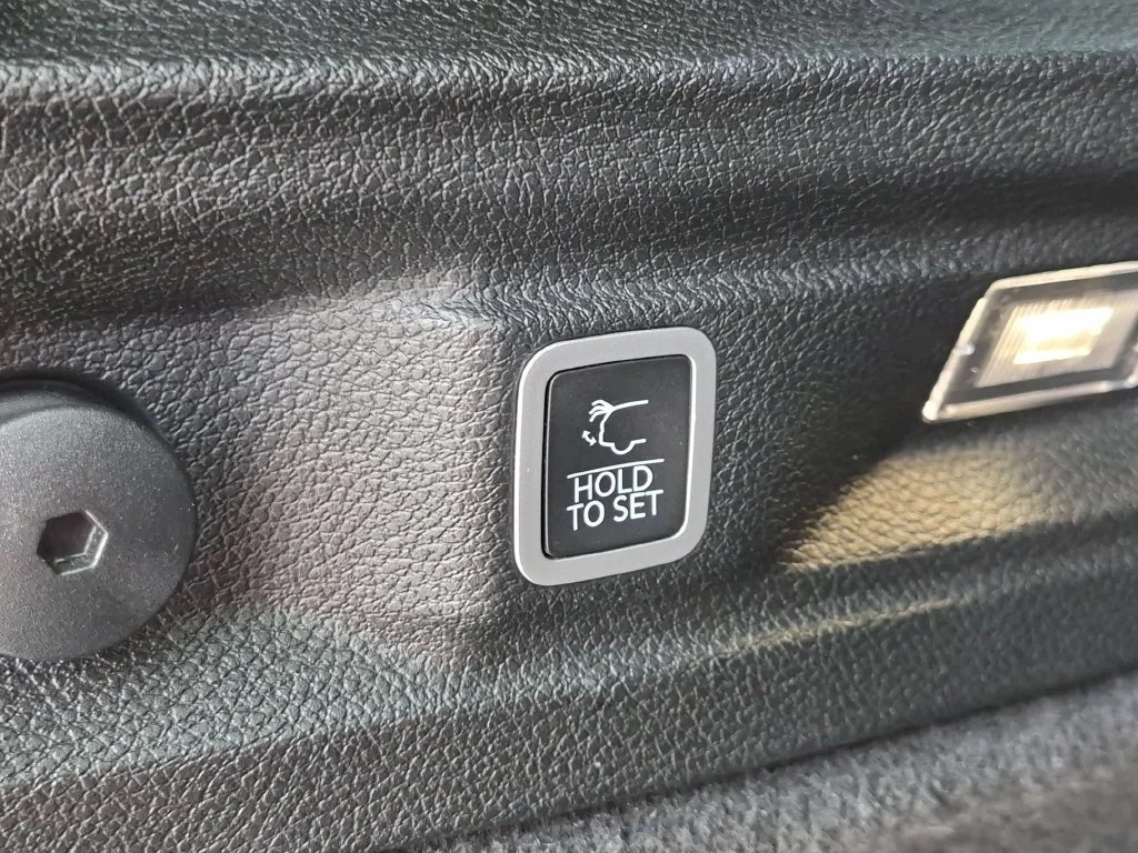 Used 2024 Silver Jeep Summit image 9