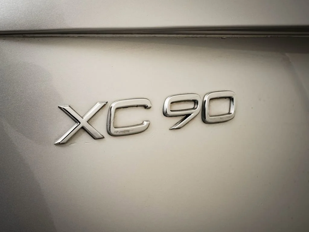 Used 2018 Bright Silver Metallic Volvo T6 Momentum image 17