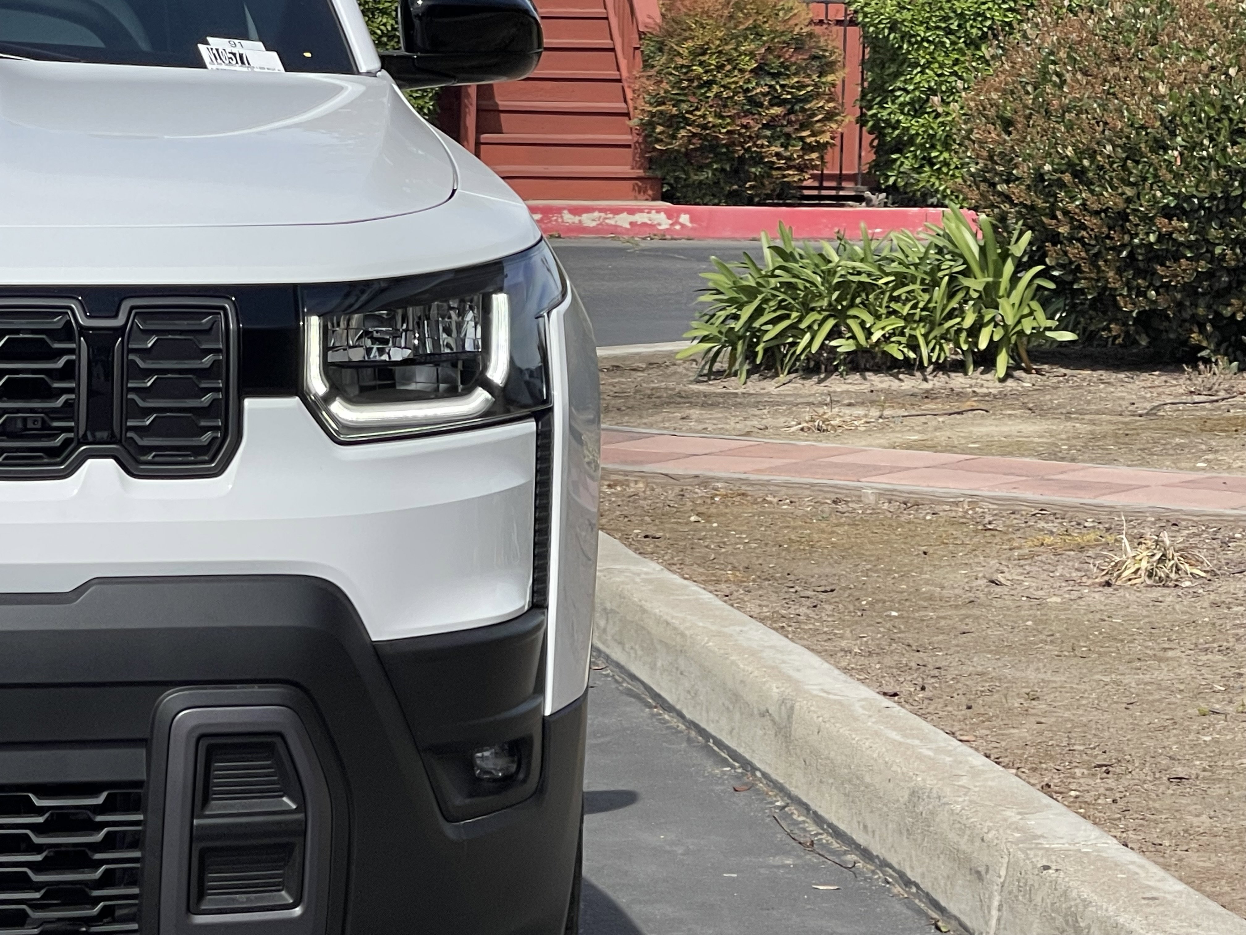 New 2026 Bright White Clear-Coat Exterior Paint Jeep Laredo image 7