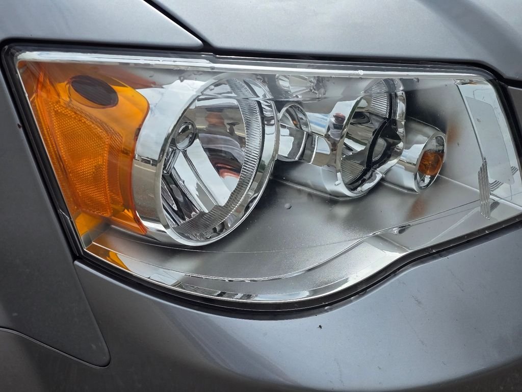 Used 2020 Silver Dodge SE Plus image 4