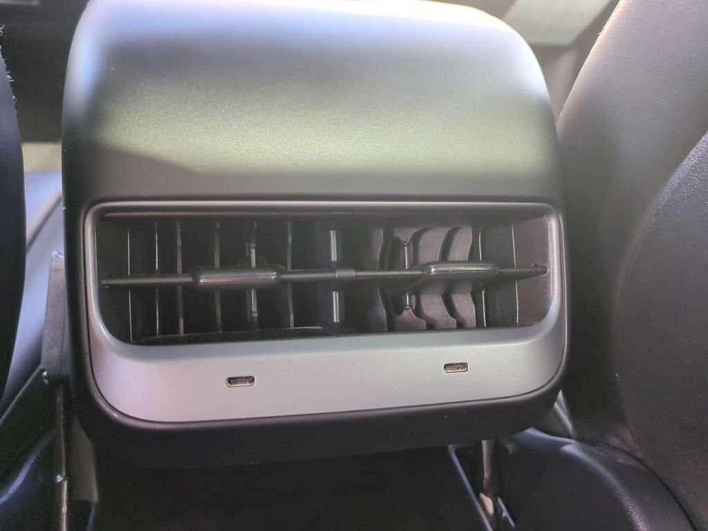 2024 Tesla Model Y Long Range - Photo 17
