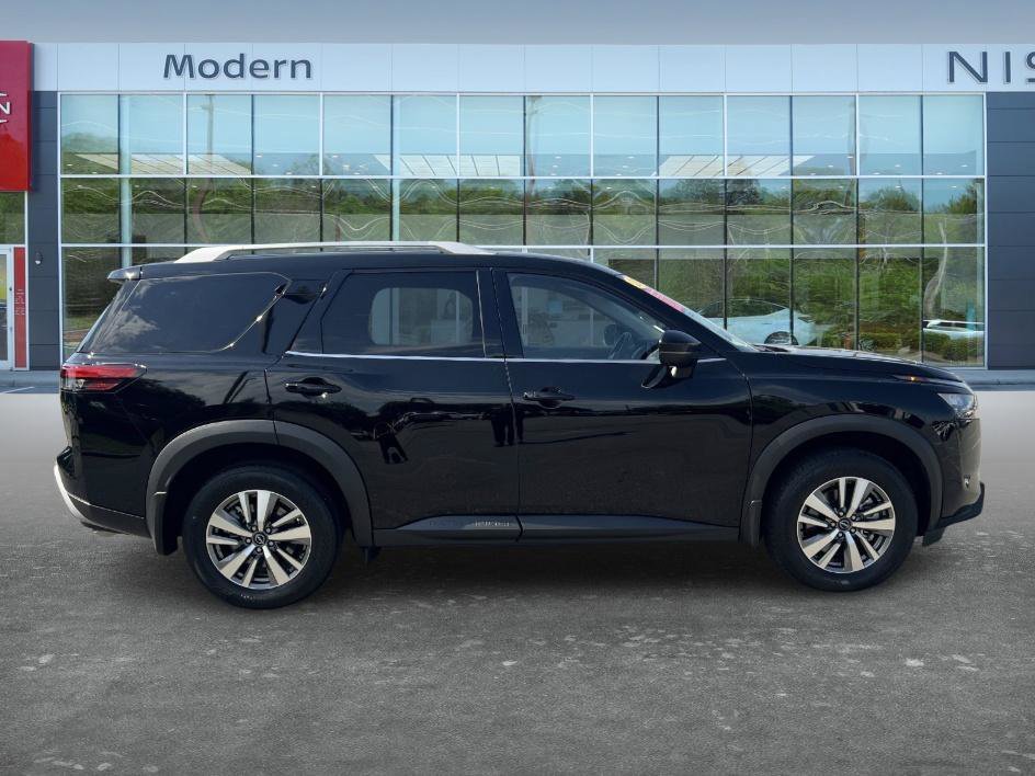 Used 2025 Super Black Nissan SL image 4