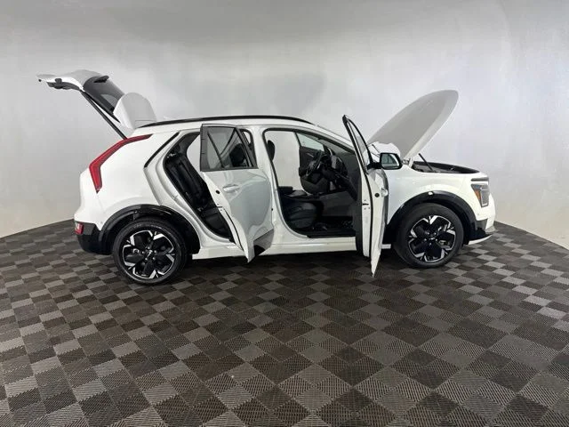 Used 2023 White Kia Wave image 15