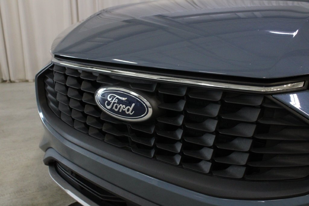 Used 2023 Vapor Blue Ford Active image 32