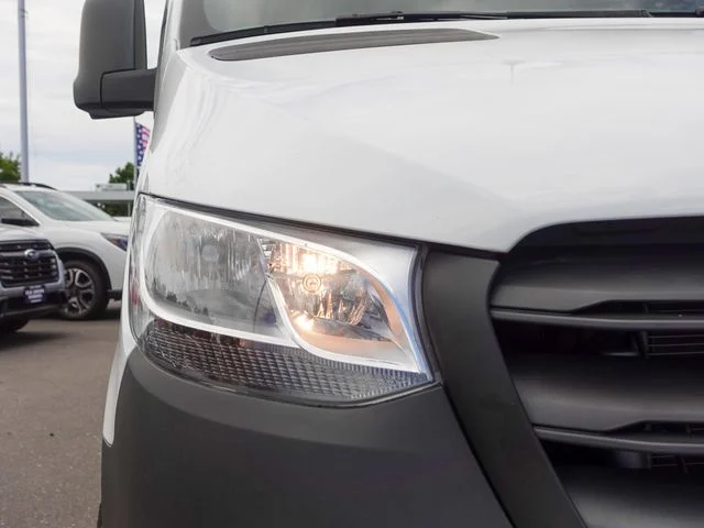 Used 2023  Mercedes-Benz Cargo 170 WB image 3