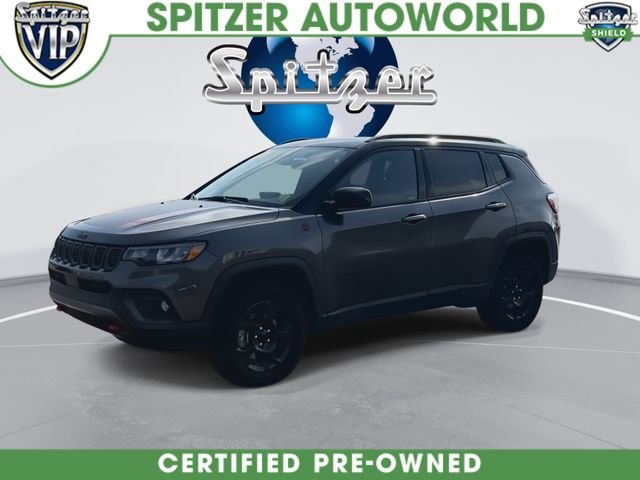 Used 2024 Silver Jeep Trailhawk image 4