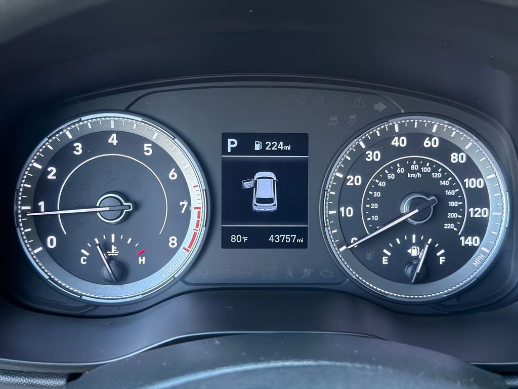 Used 2021 Silver Hyundai SE image 26