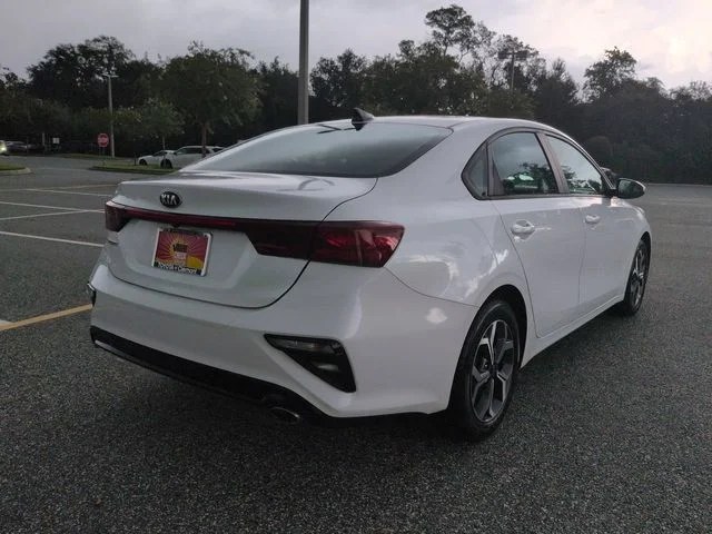 Used 2021 White Kia LXS image 4