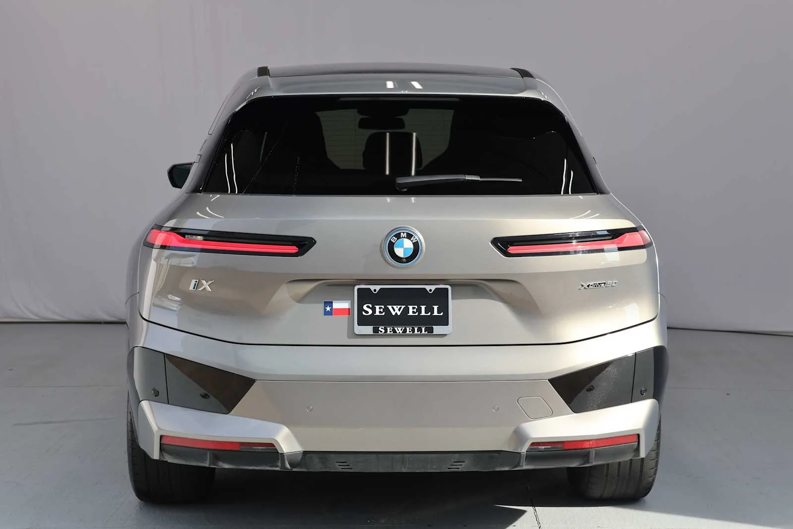 Certified Used 2024 Oxide Grey Metallic BMW xDrive50 image 6