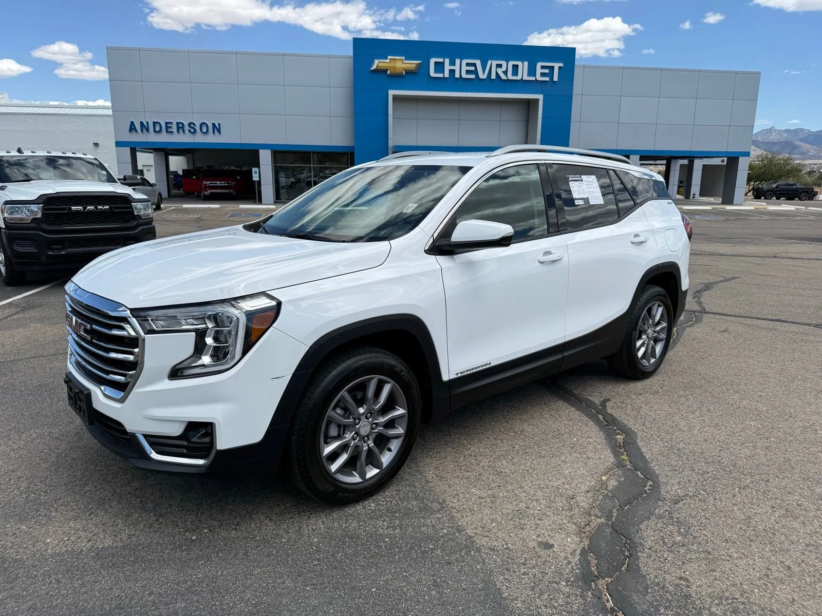 2024 GMC Terrain SLT AWD's photo