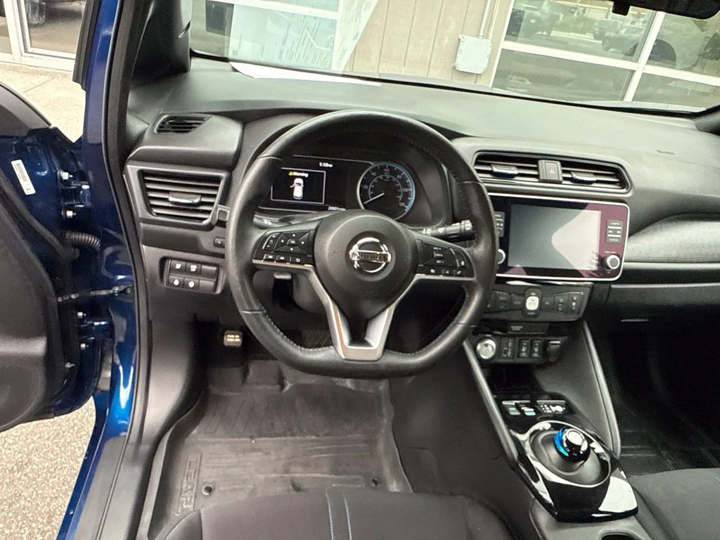 Used 2022 Deep Blue Pearl Nissan SV image 18
