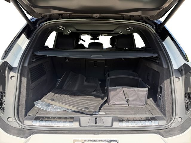 New 2026 Fuji White Land Rover Dynamic SE image 18