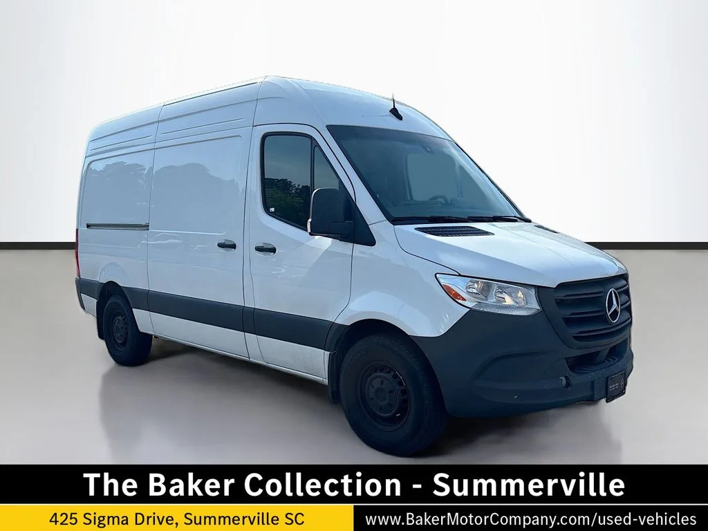 Used 2024  Mercedes-Benz Cargo 144 WB image 1