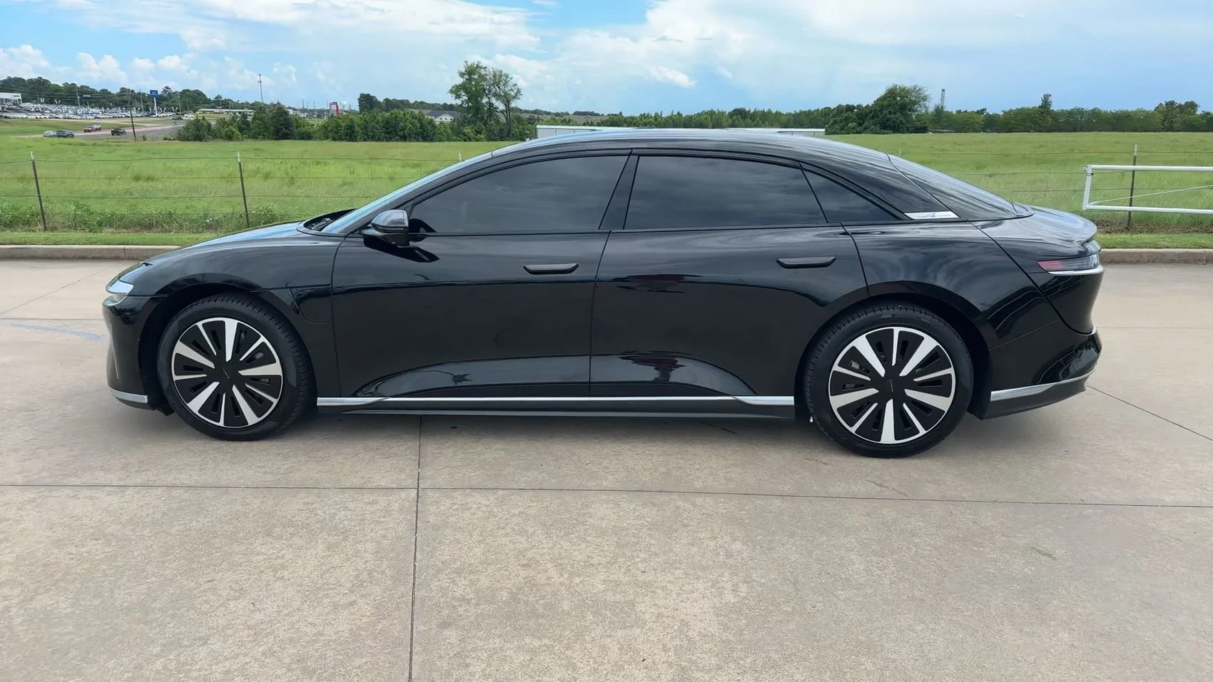 Used 2024 Black Lucid Touring image 6