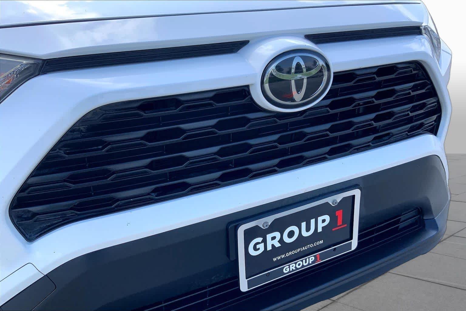 Used 2019 Super White Toyota LE image 29