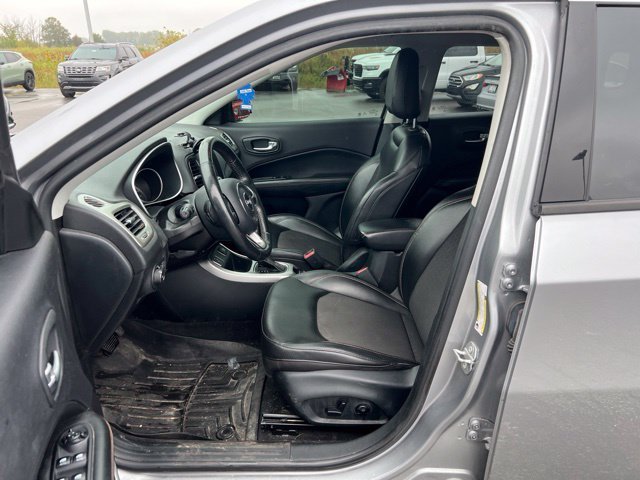 Used 2018 Billet Silver Metallic Clearcoat Jeep Latitude image 7