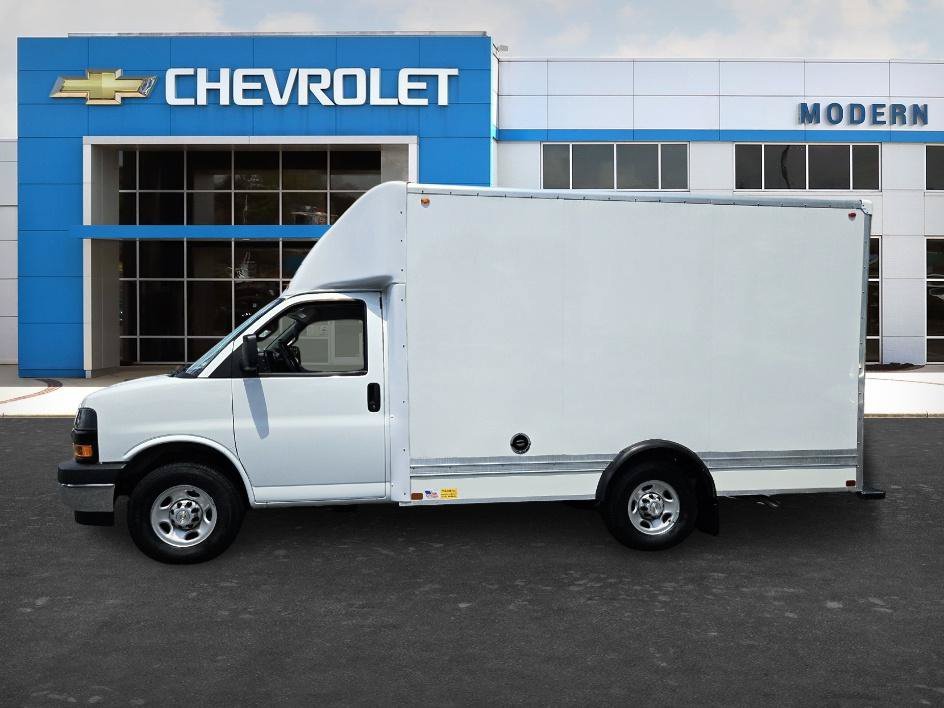 New 2024 Summit White Chevrolet 1WT image 2