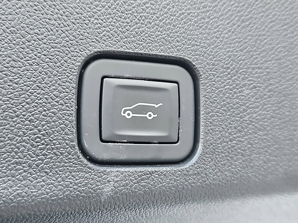 Used 2026 Summit White Chevrolet LT image 18