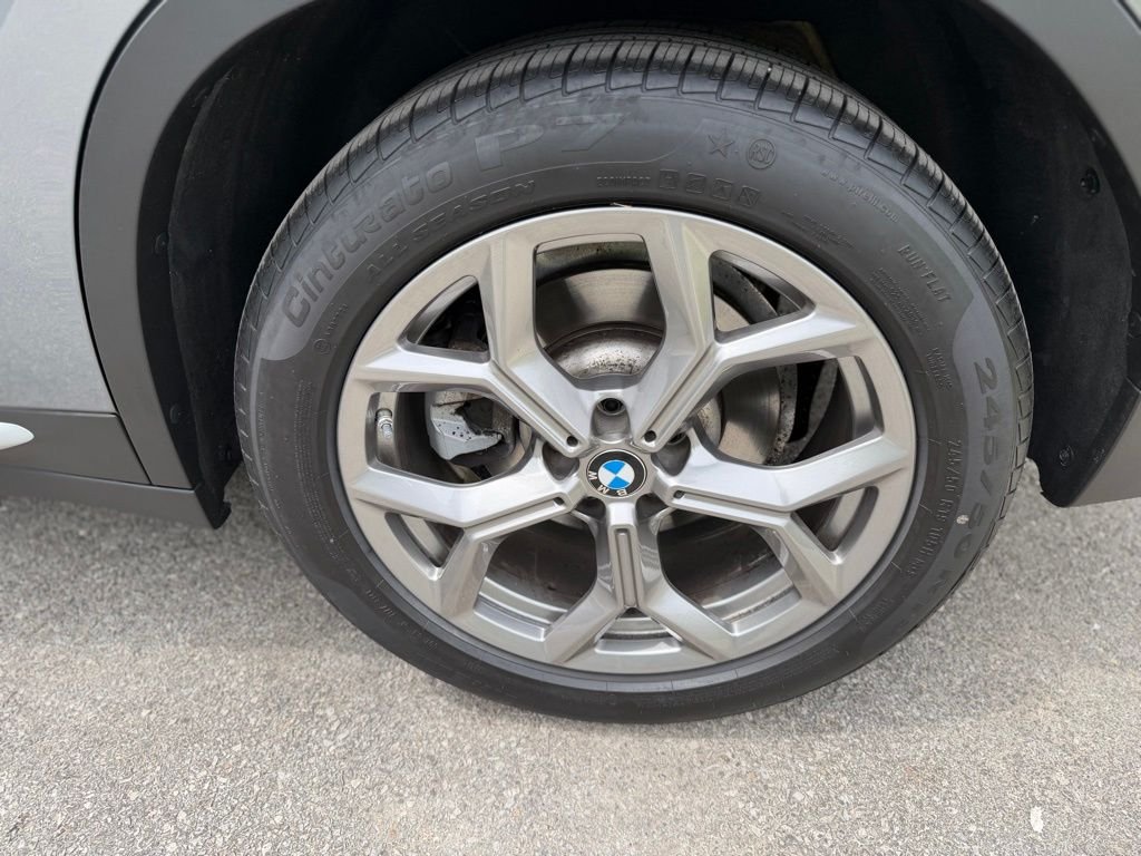 Used 2024 Gray BMW xDrive30i image 10