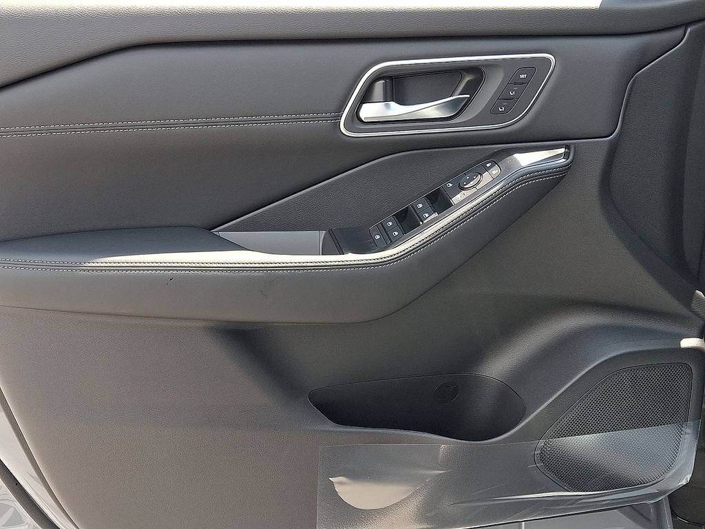 New 2026 Gray Nissan Platinum image 8