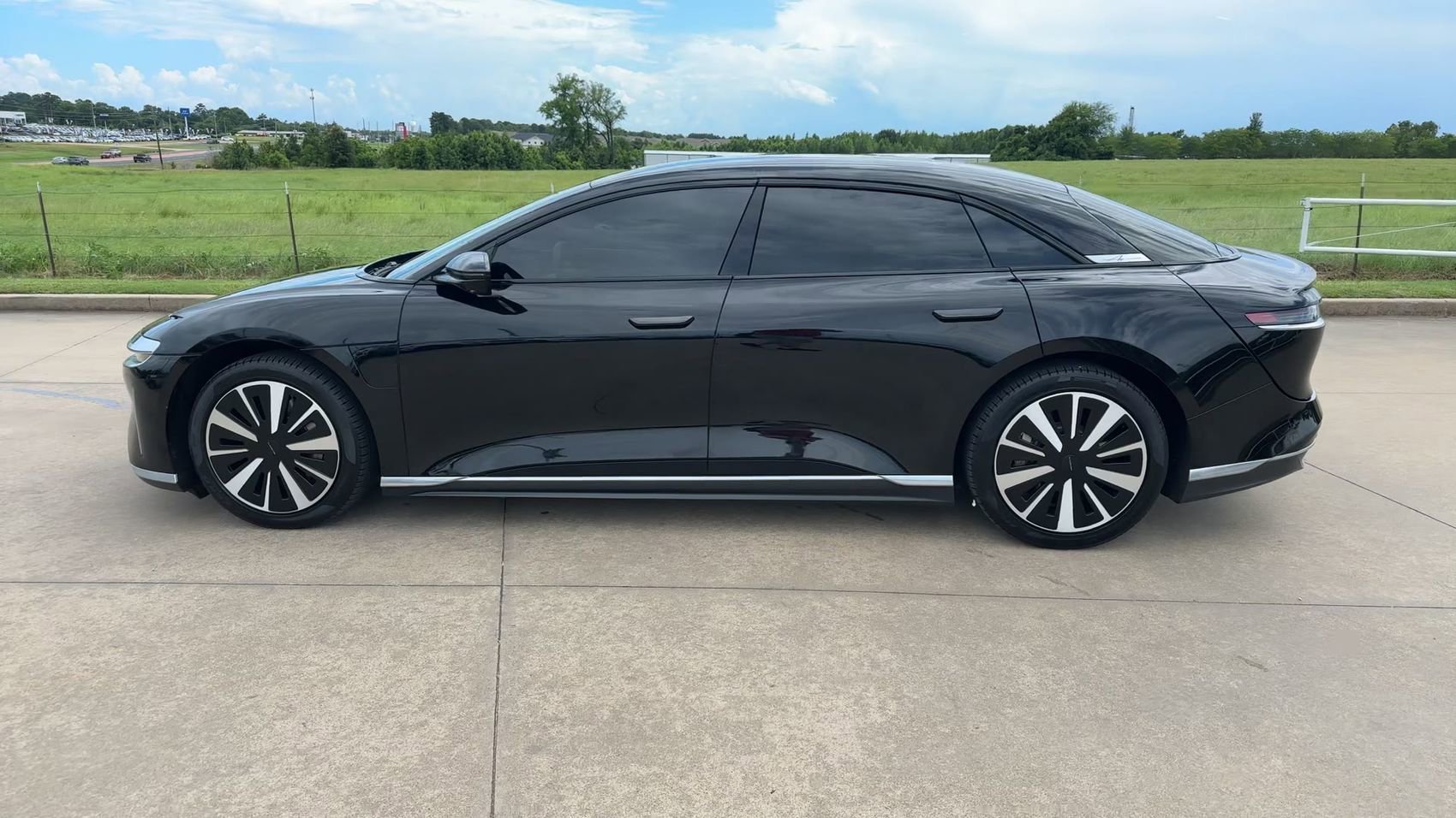 Used 2024 Black Lucid Touring image 6