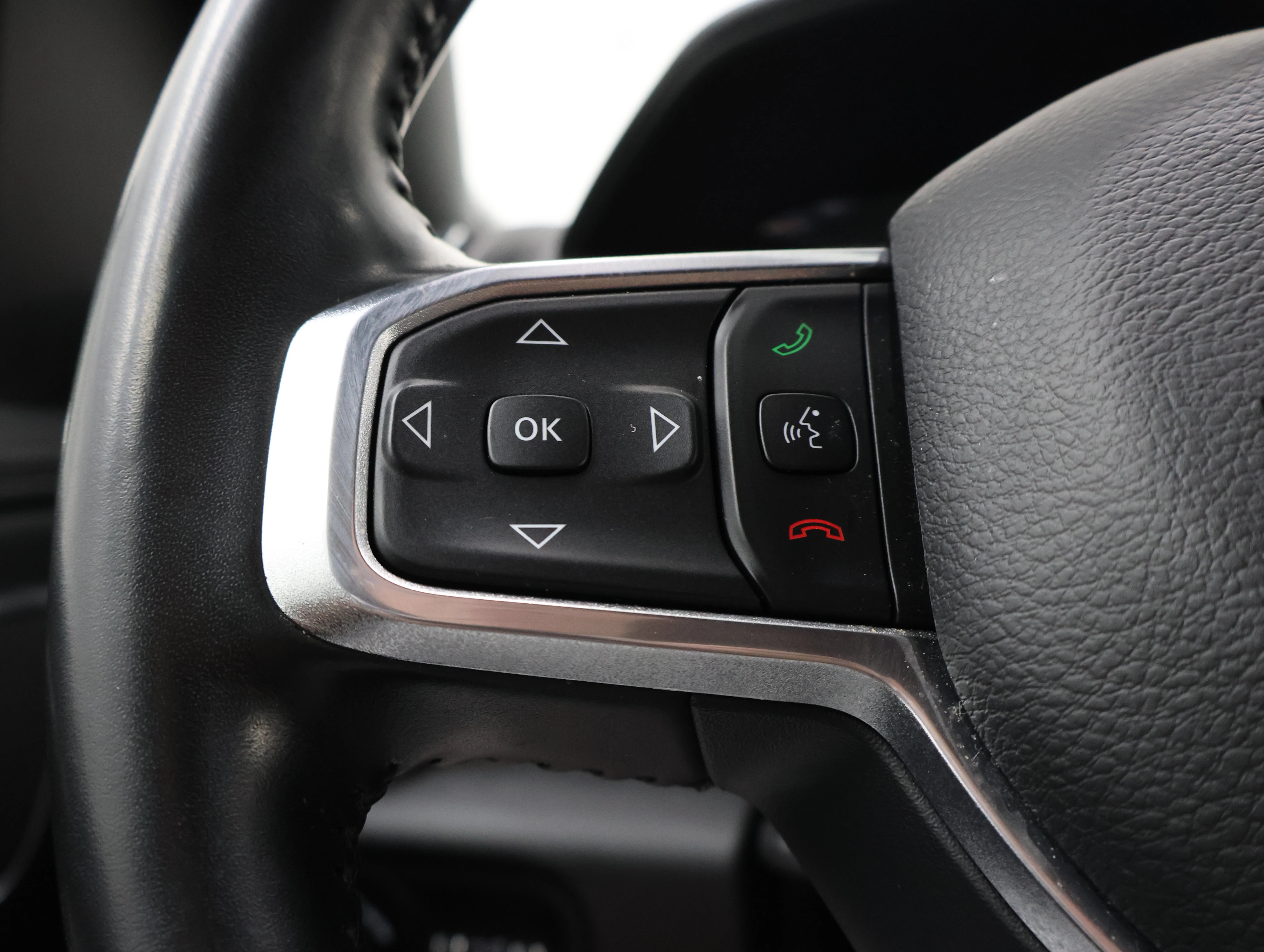 Used 2021 Diamond Black Crystal Pearlcoat Ram Laramie image 15