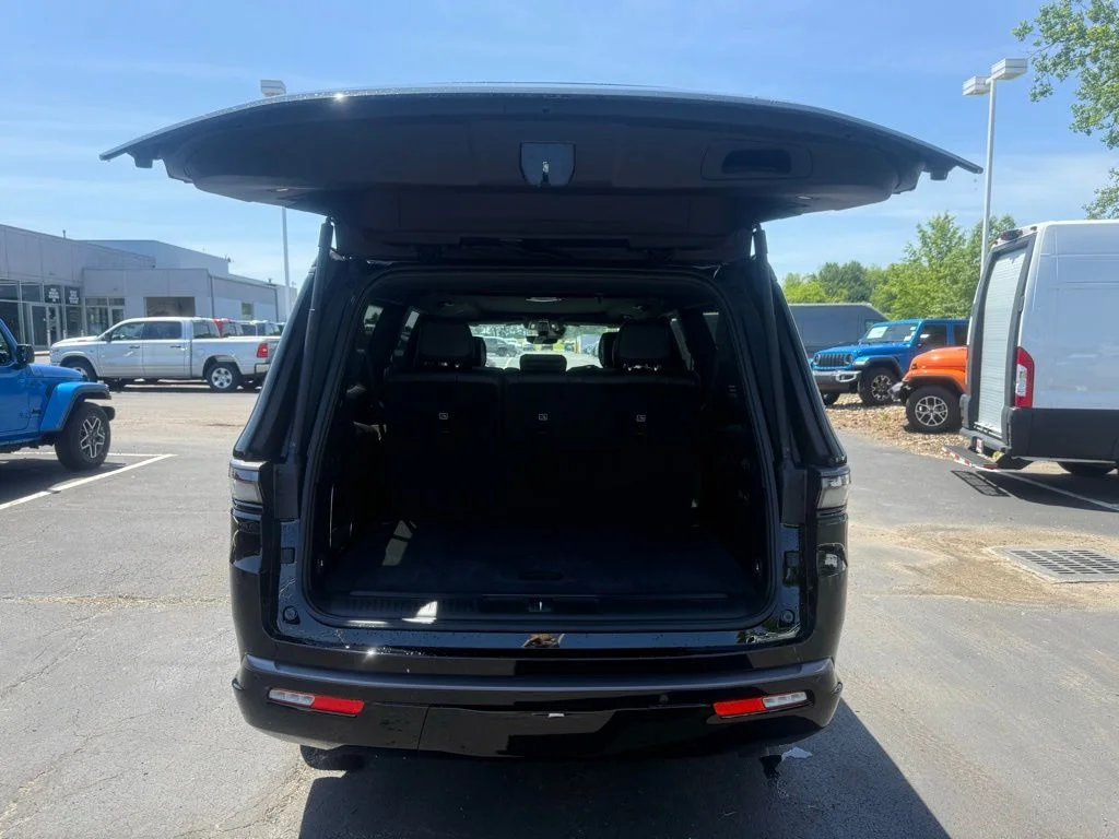 New 2026 Black Jeep  image 47
