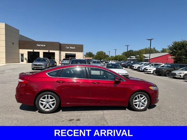 Used 2015 Red Ford SE image 25