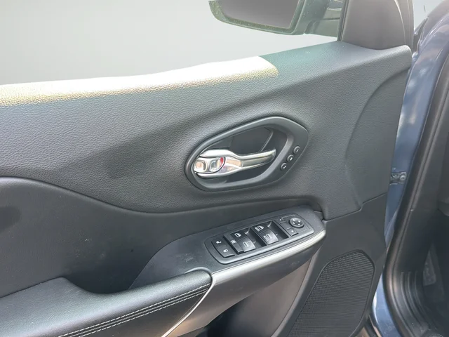 Used 2019 Blue Jeep Limited image 10