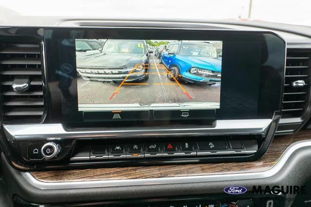 Used 2025 White GMC Elevation image 25