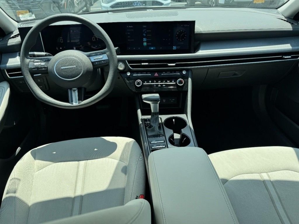 2025 Hyundai Sonata SE - Photo 11