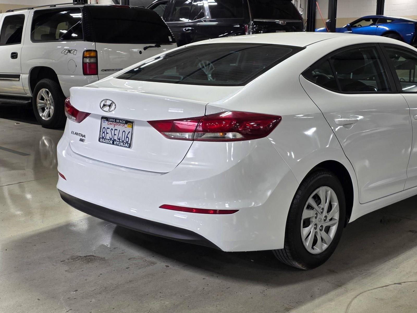 Used 2018 Quartz White Pearl Hyundai SE image 11